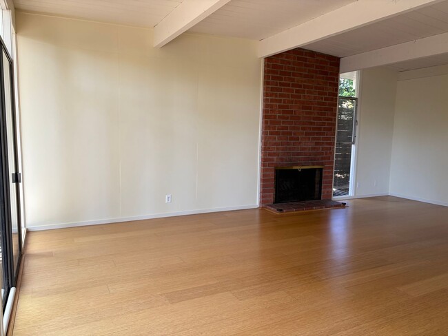 Foto del edificio - Lovingly Maintained 3 Bed, 2 Bath Home in ...