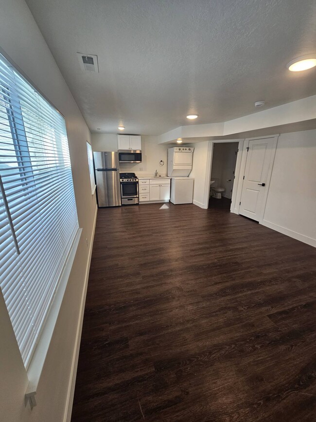 Building Photo - 725 N 150 E