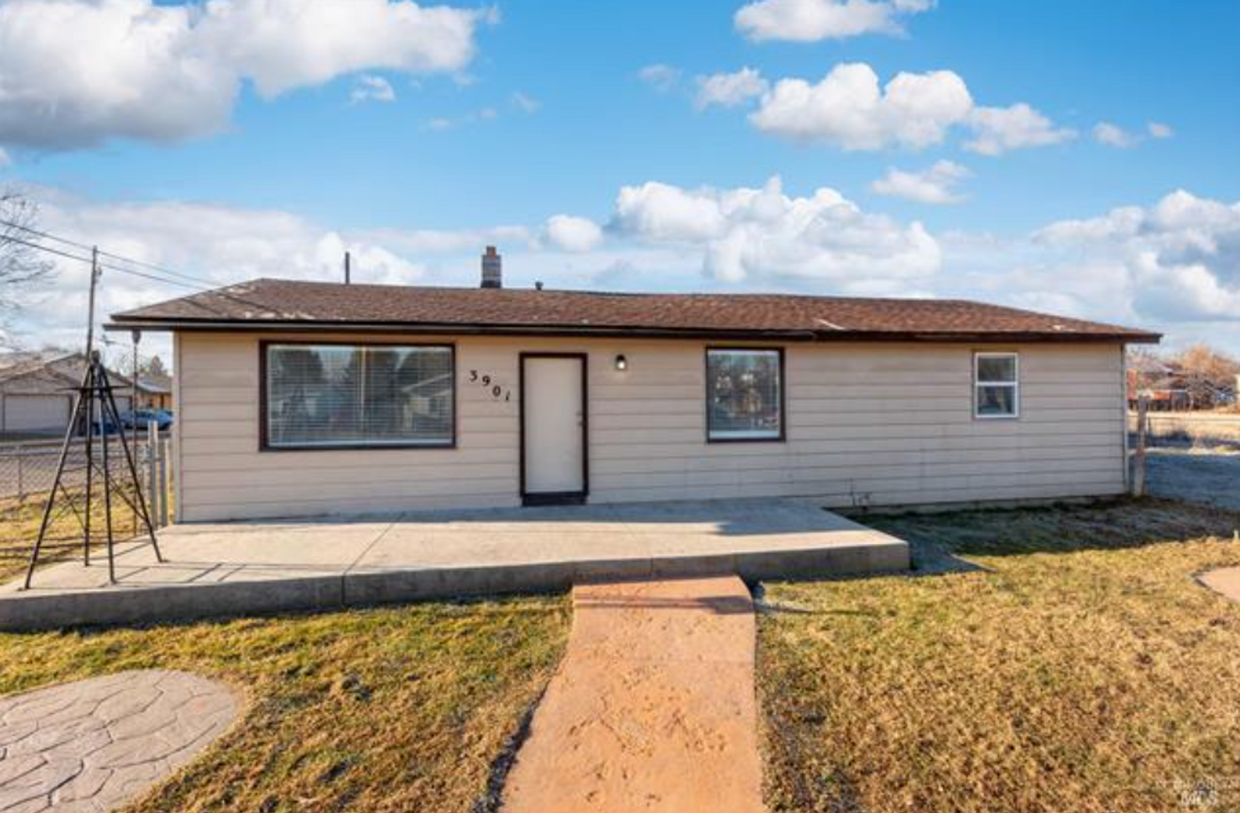 Primary Photo - Garden City Home Close to the Boise Greenb...