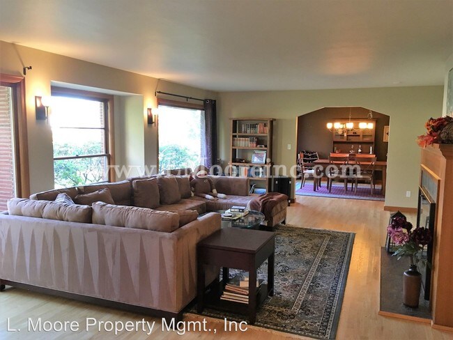 Building Photo - 5551 SW Menefee Dr
