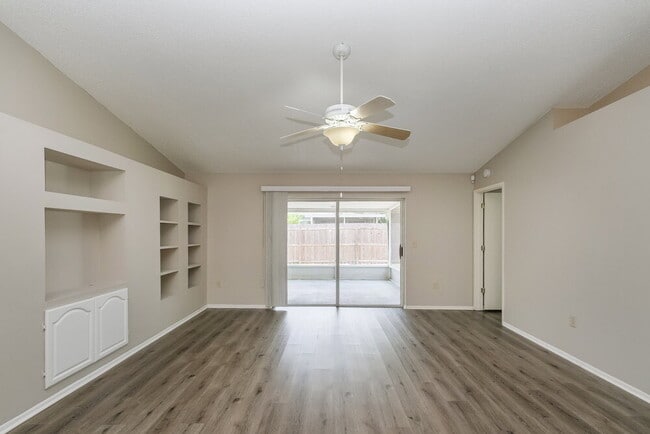 Building Photo - 13203 Pine Creek Cir