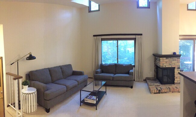 Open-concept living space, with vaulted ceilings. - 1511 Trapp Court