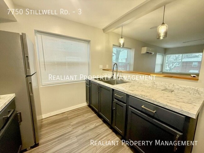 Foto del edificio - 7750 Stillwell Rd