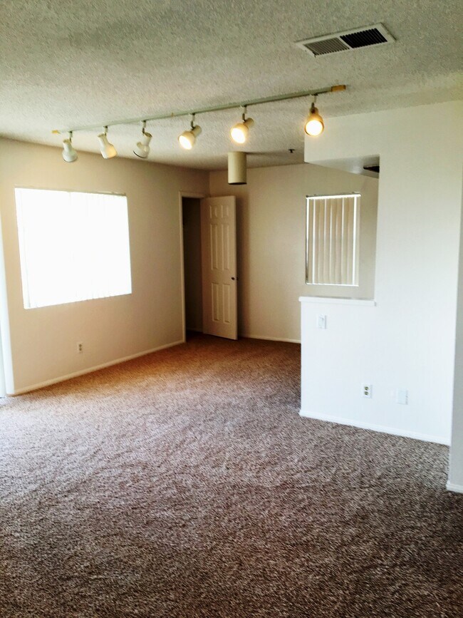 Building Photo - 287 Mangano Cir