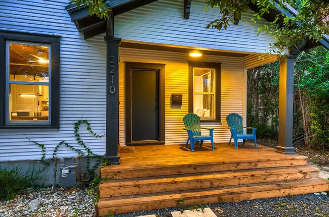 Foto del edificio - Charming bungalow in East Austin