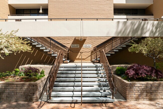 Building Photo - 1200 Riverside Dr