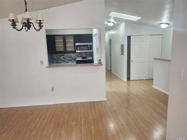 Foto del edificio - 82-74 Country Pointe Cir