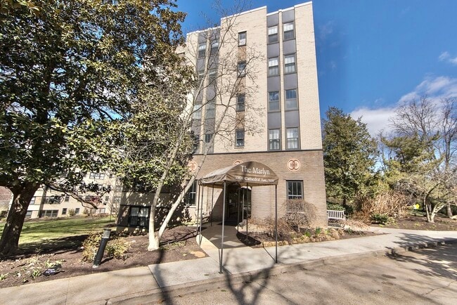 Foto del edificio - 3901 Cathedral Ave NW
