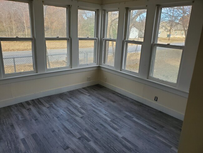 Foto del edificio - 1329 N Harrison Ave