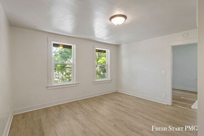 Foto del edificio - 280 Irwin Ave