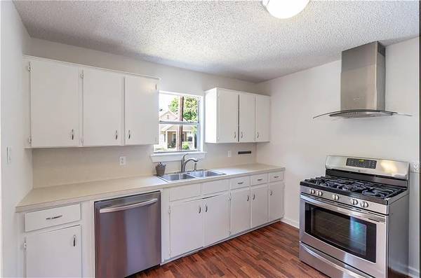 Building Photo - 2324 Santa Rita St