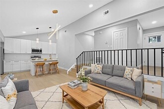 Building Photo - 1508 Rockdale Cir