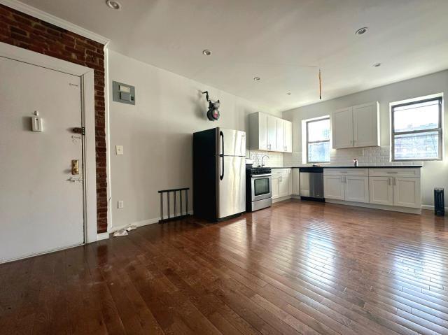 Foto principal - 3 bedroom in New York NY 10034