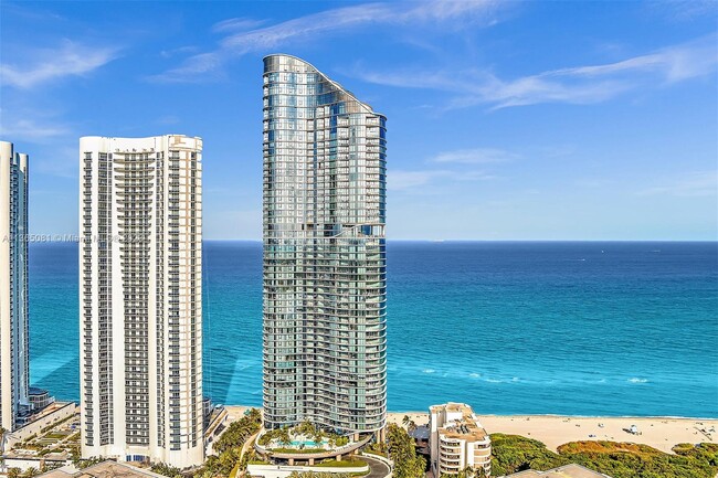 Foto del edificio - 15701 Collins Ave