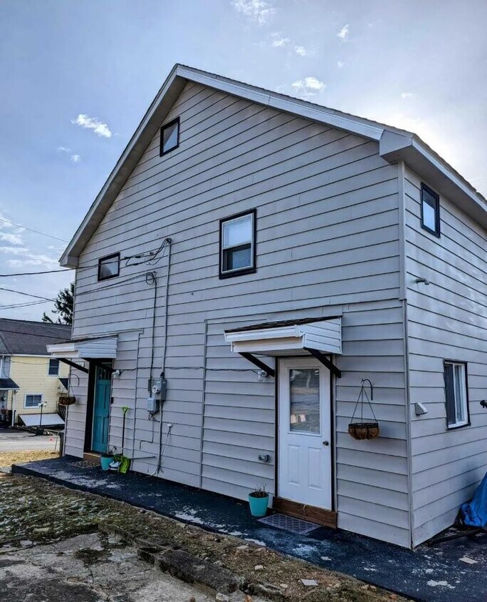 214 4th St, Oneida, PA 18242 House Rental in Oneida, PA