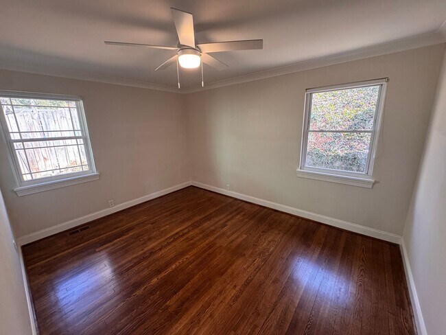 Foto del edificio - 908 Carolina Ave NW