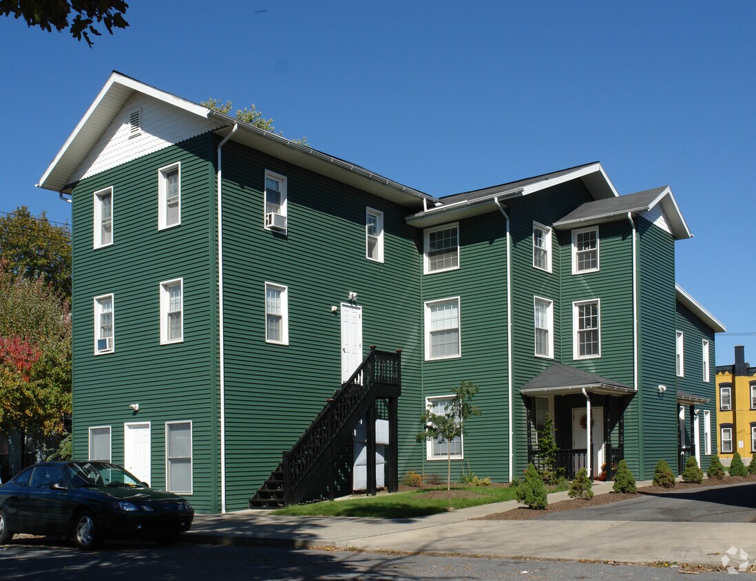 Primary Photo - 502 Pine St