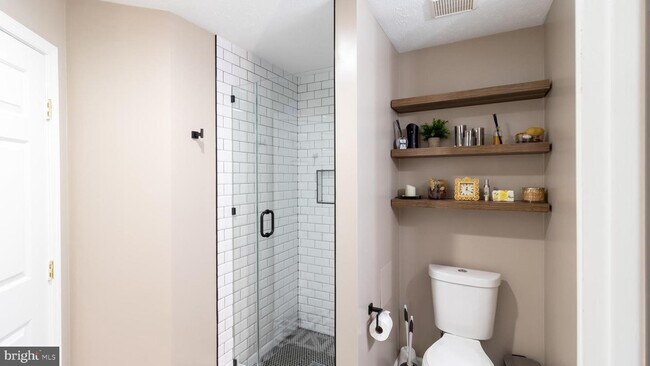 Building Photo - 692 Winding Stream Way