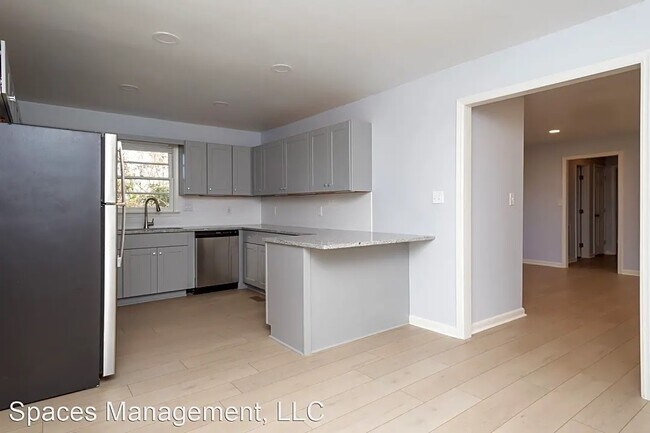 Building Photo - 7 Hickory Ln