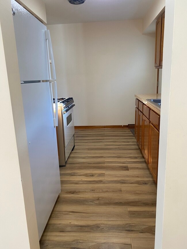 Foto del edificio - 4517 Cracow Ave