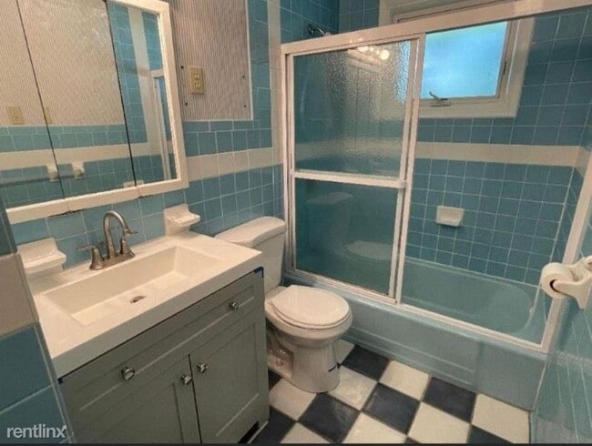 Building Photo - 3 br, 1.5 bath House - 14 Castle Ct.