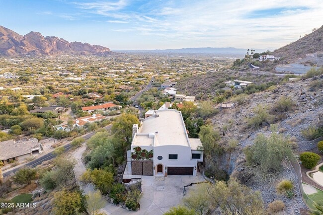 Building Photo - 7044 N Hillside Dr