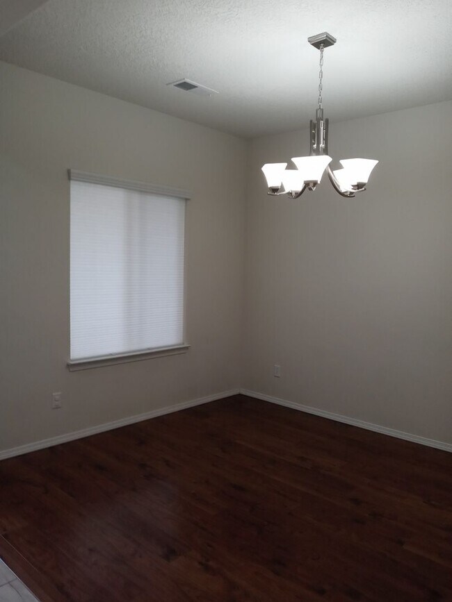Foto del edificio - FOUR BEDROOMS!