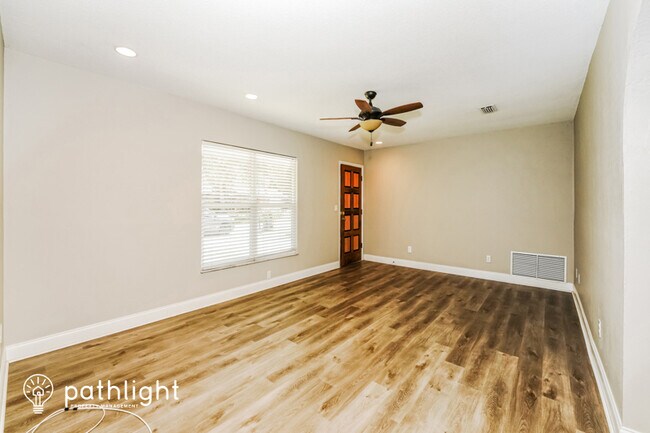 Building Photo - 1522 Pine Tree Drive