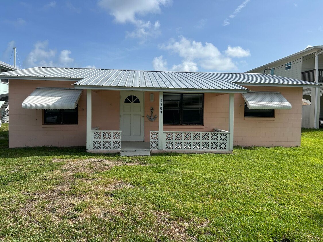 Foto principal - DIRECT GULF ACCESS 2/2 FOR RENT