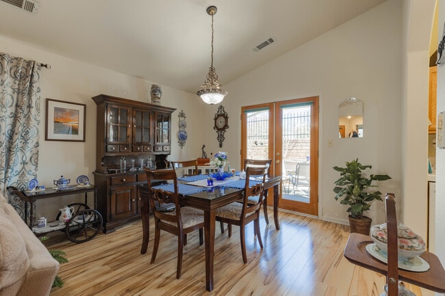 Dining Room - 197 Yolla Bolly Trl