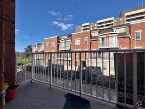 Building Photo - 37 Four Winds Dr