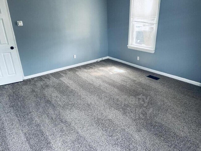 Foto del edificio - 222 Adela Ave