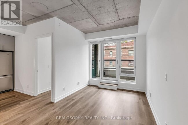 Building Photo - 115 Larchmount Ave