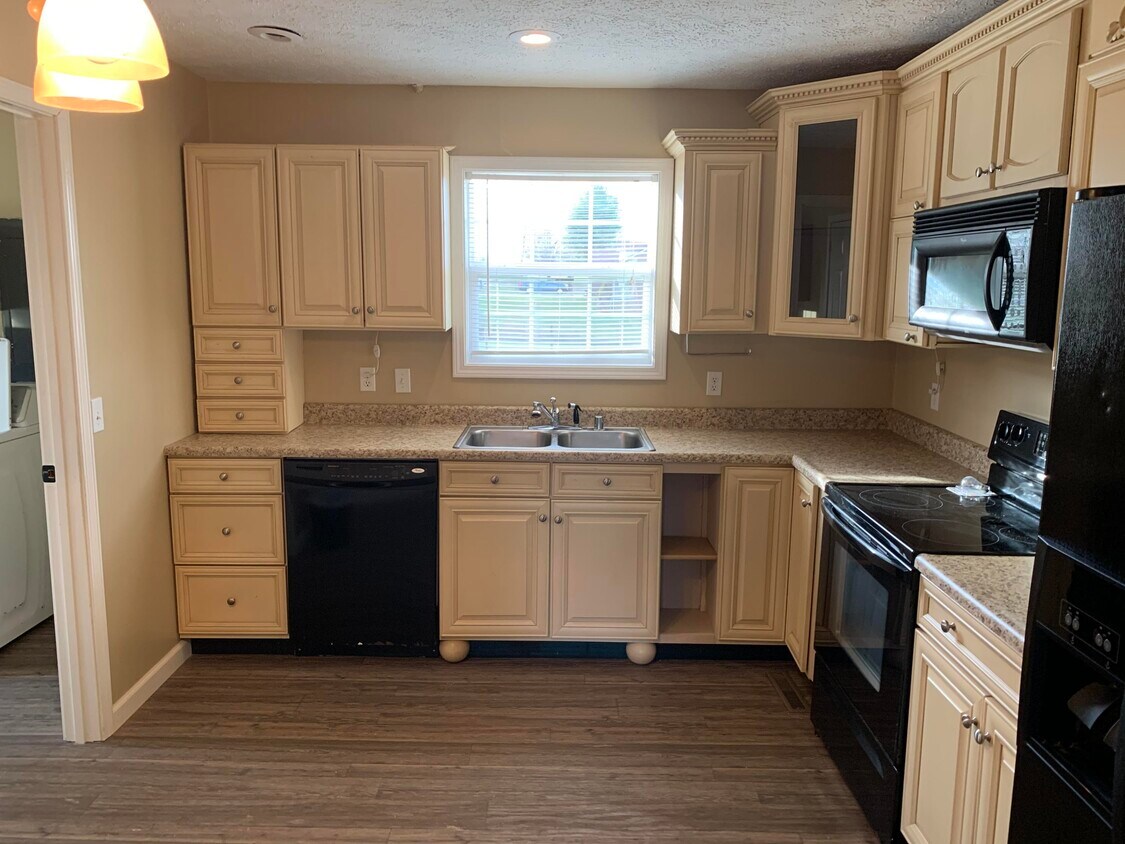Foto principal - 401 Opossum Kingdom Rd