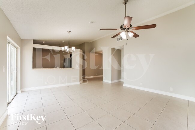 Foto del edificio - 6429 French Angel Terrace