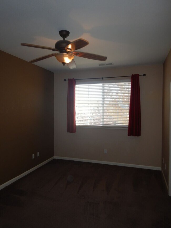 Foto del edificio - Convenient and Affordable