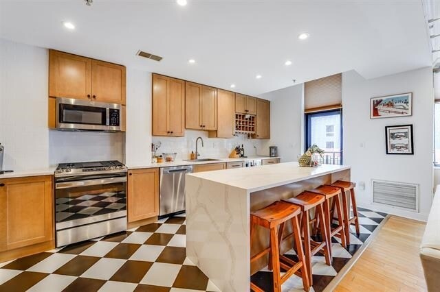 Foto principal - 610 Newark St.