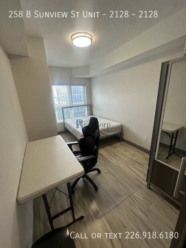 Building Photo - 258B Sunview St