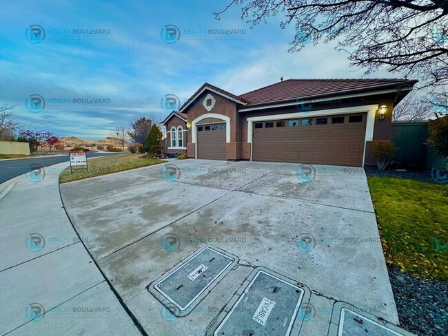 Foto del edificio - Open Kitchen, Expansive Living, and Covered Patio in Tranquil South Reno Near Trails, Parks & Sho...