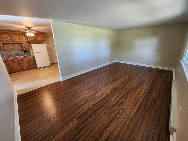 Foto del edificio - 15475 Oak Rd