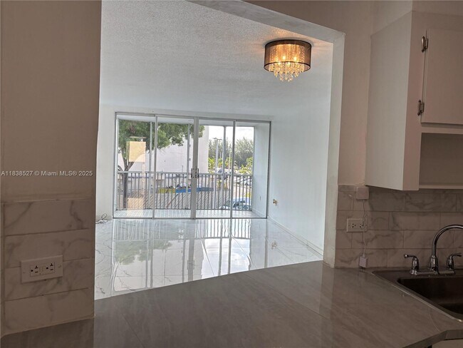 Foto del edificio - 1710 NE 191st St