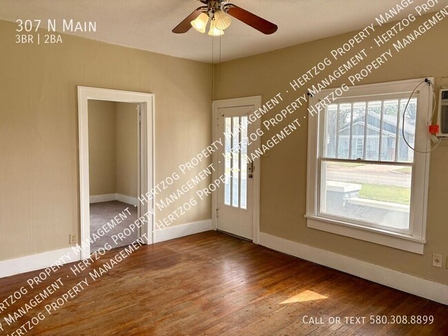 Building Photo - 307 N Main-