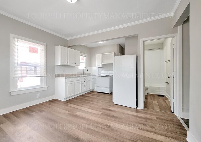 Building Photo - 131 S 38th St