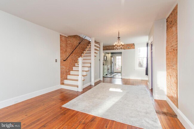 Building Photo - 2531 Sepviva St