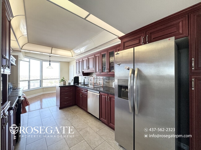 Photo du bâtiment - All-Inclusive 2-Bedroom + Den Corner Condo with Garage & Parking in Brampton