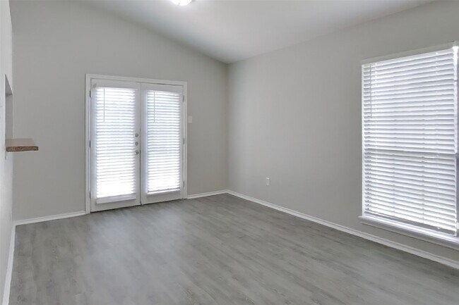 Building Photo - 7811 Bluff Trail Dr