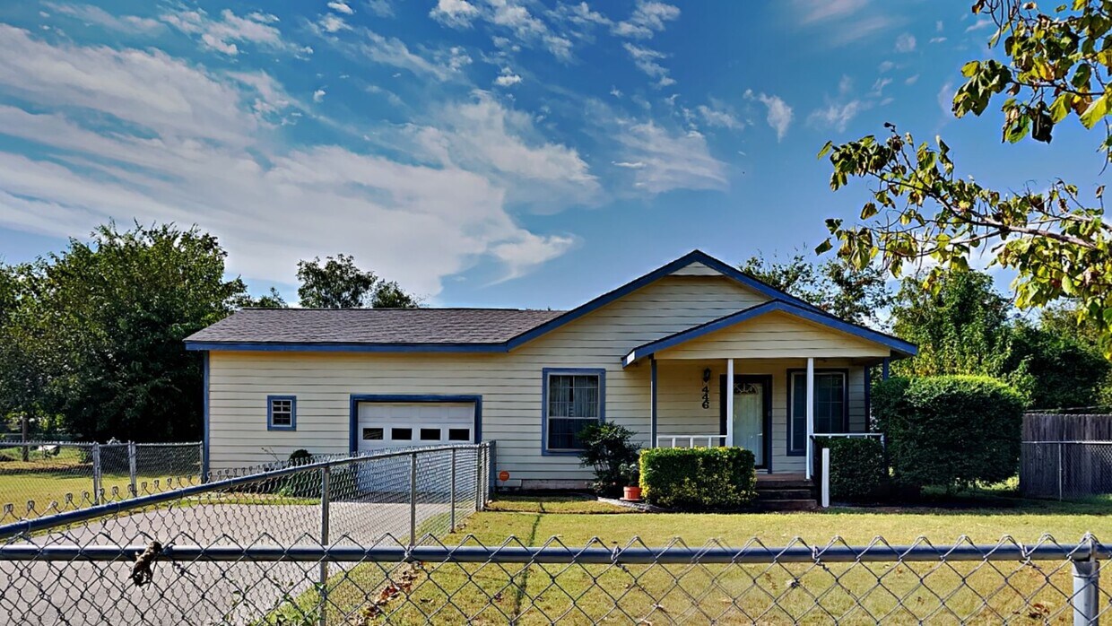 Primary Photo - Welcome to this charming 3 bedroom house close to downtown Jenks!