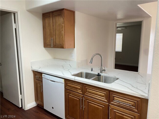 Foto del edificio - 7885 W Flamingo Rd