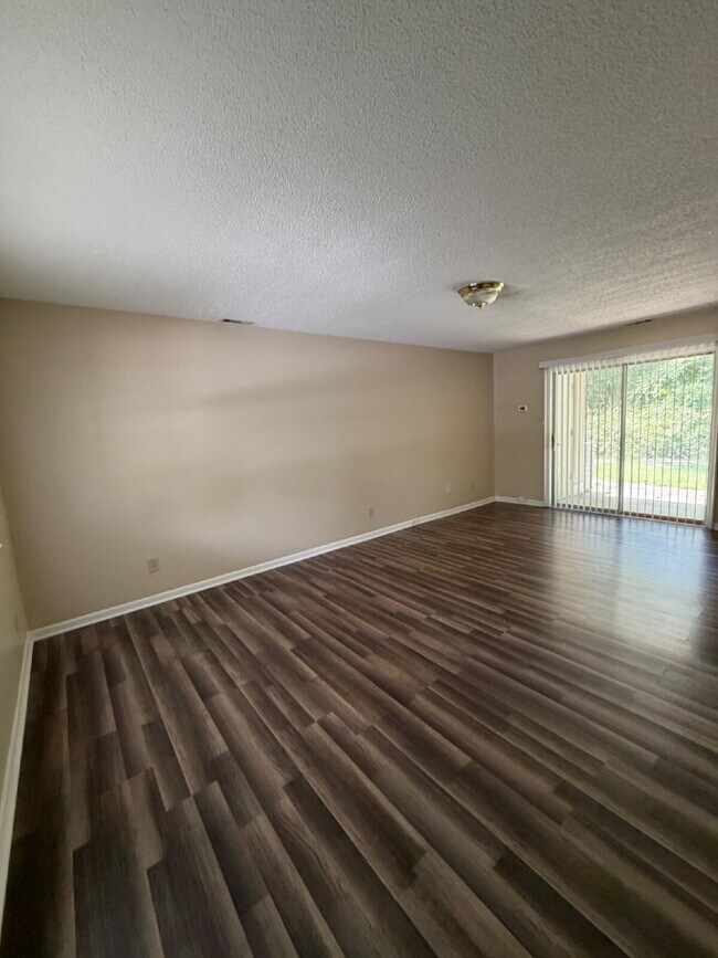 Foto del edificio - Immaculate 2 BR | 1 BA Apartment in Goldsboro *Water/Trash/Lawn Care Included!* Scott Hills Apts