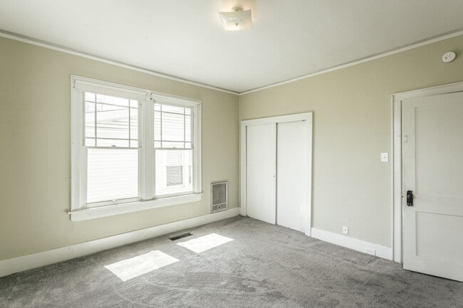 Building Photo - 112 S Seminole Dr